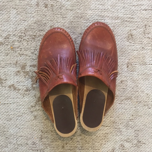 Shoes - Beautiful vintage 70s clogs